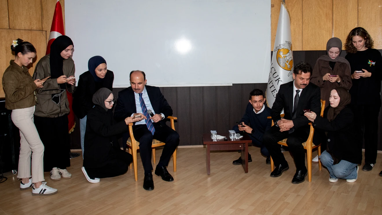 Büyükşehir Belediye Başkanı Altay, Selçuk Üniversitesi öğrencileriyle buluştu